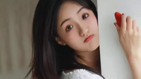 阿迪达斯羽绒服