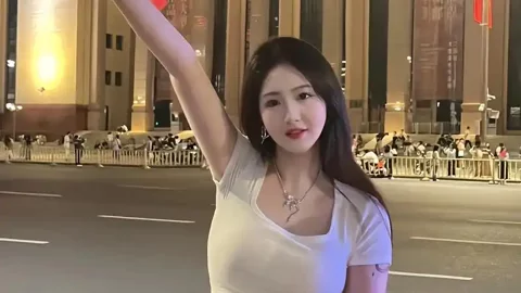 她这么美怎么可能是鬼灵异事件